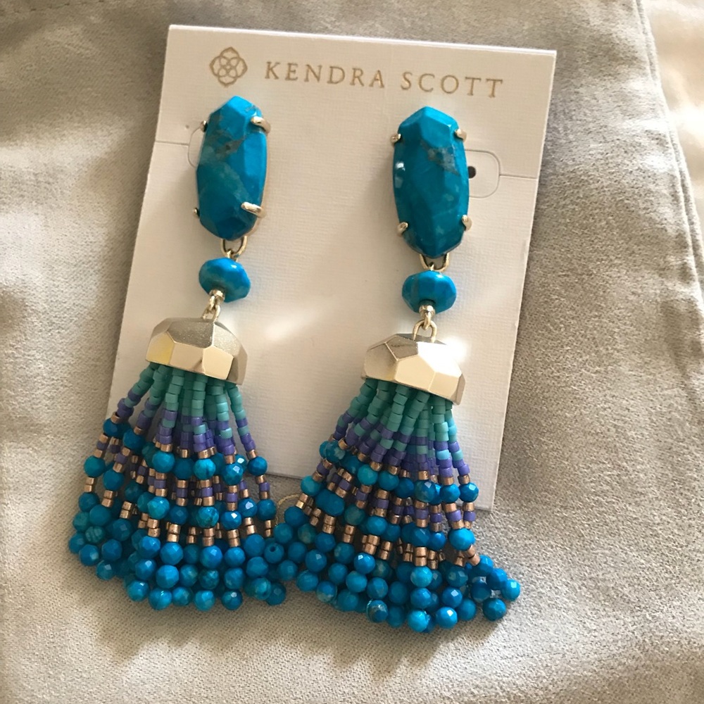 NWT Kendra Scott Dove Earrings